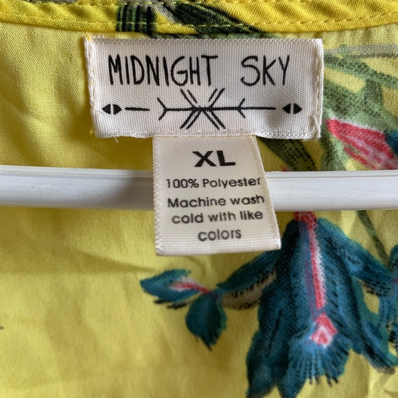 Floral Wrap Around Top - Picture 2 of 3